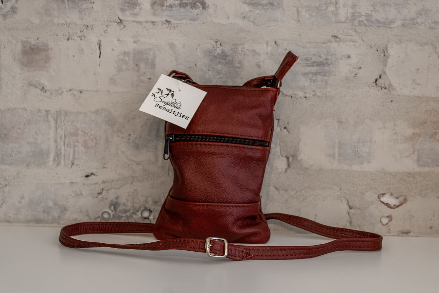 Medium Leather Slingbag